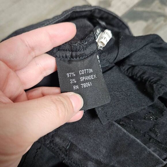 Tripp NYC Vintage Embroidered Capri Jeans - Picture 5 of 8